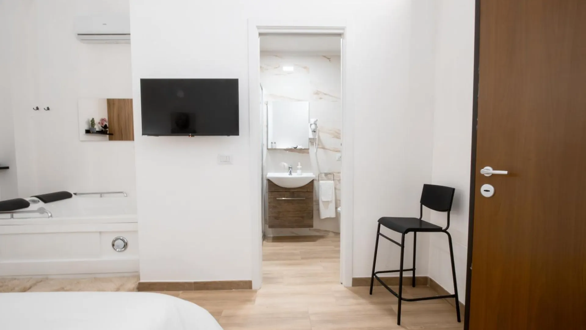 La Pigna Hotel Bari 0*,  Italy